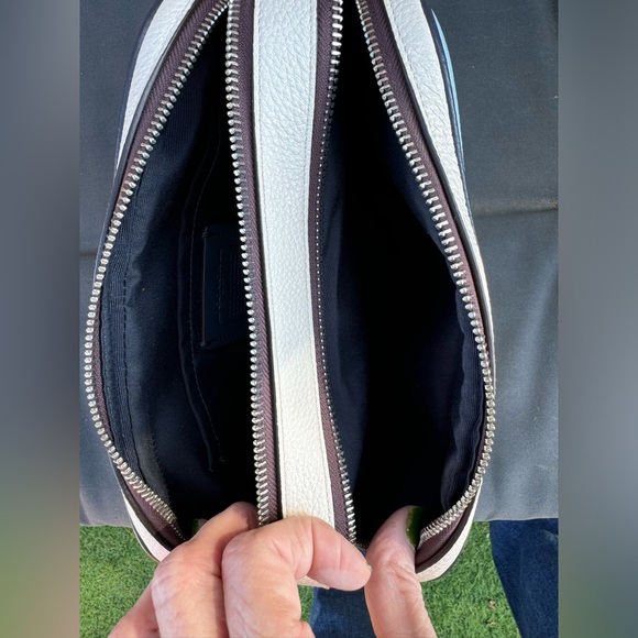 Coach crossbody camera bag style purse - Picture 7 of 9